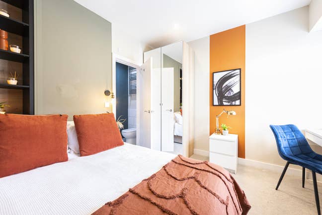 5* en-suite room, near Hospital & Chester centre  Main Photo