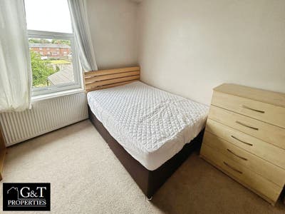 Spacious, Fully Furnished Double Room. Main Photo