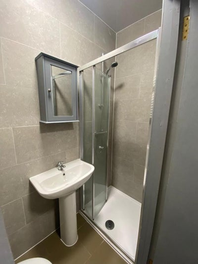 Studio Room in London, Harrow HA14EX Main Photo