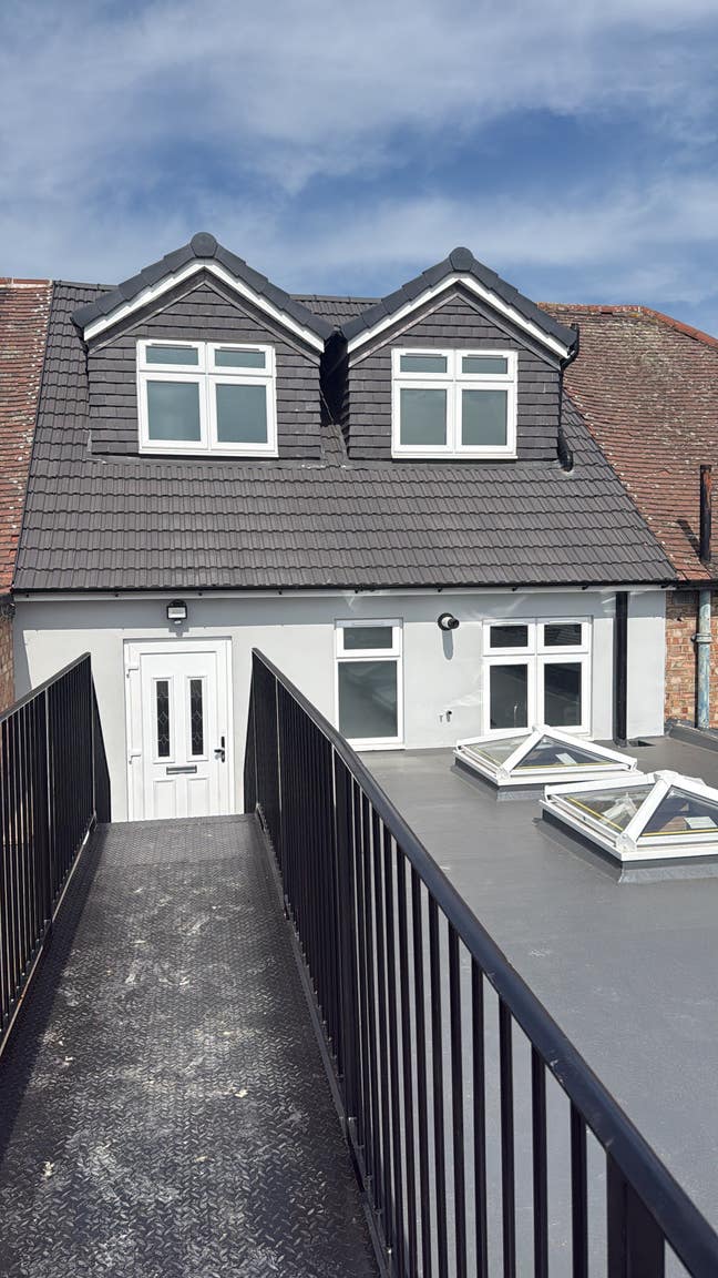 Stunning 2 Bedroom Flat Main Photo