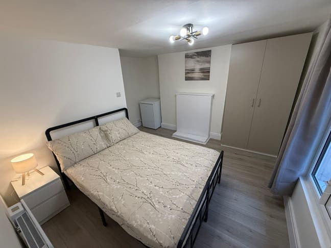 All Bills Included Rooms | Weekly Cleaning | CR0  Main Photo