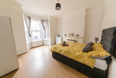 🏠Large Double Room🏠Quiet Central Location⭐ Main Photo