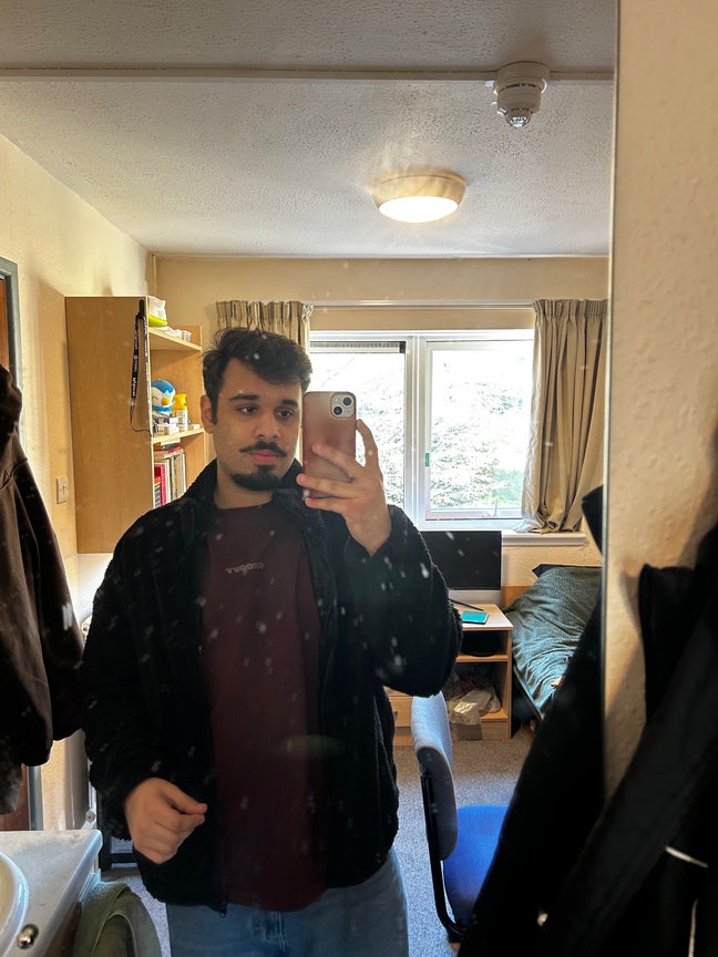 Student looking for house share  Main Photo