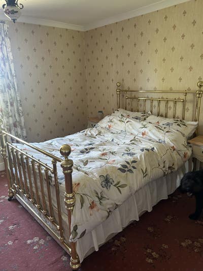 Comfortable large double room in country house Main Photo