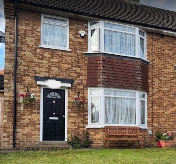 Complete floor including bathroom Main Photo