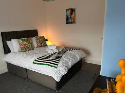 2 x double rooms, in furnished duplex apartment Main Photo