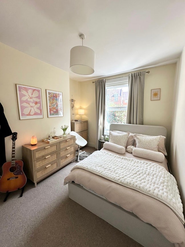 Two Spacious Double Rooms in Cute West London Home Main Photo