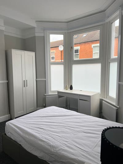 🦅 Double En-suite Room Available &pound;650🦅 Main Photo