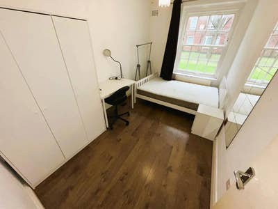 Large Double Room in 2bed flat Chevrel house E29BN Main Photo