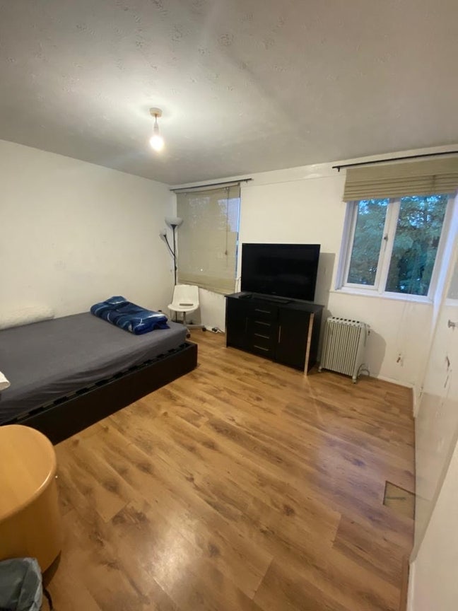 A large Double Room to Rent in Harold Hill  Main Photo