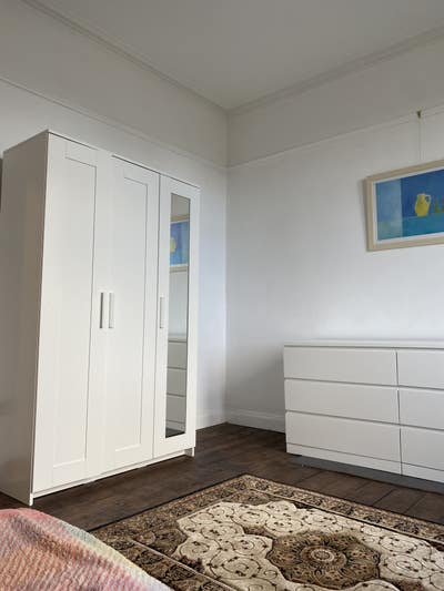 Spacious room, close to Dalry park and centre  Main Photo