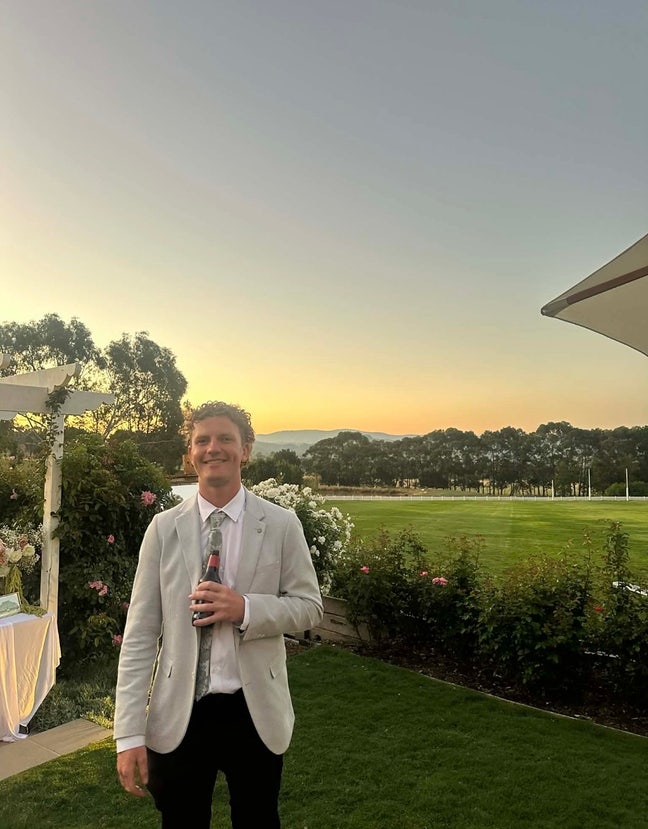 hey i’m Riley, 27 and just moved from australia Main Photo