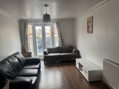 One Double Room Available for a Single Person  Main Photo