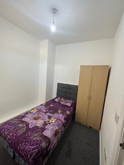 Single bedroom to rent (Bills not included) Main Photo