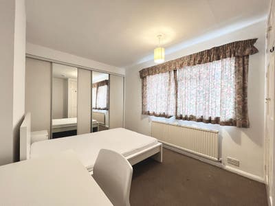 Doubles 5 Min Walk to Wimbledon Station!! Main Photo