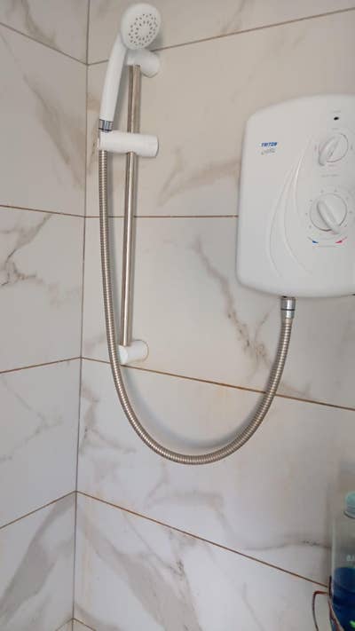 Well-maintained double bedroom Main Photo