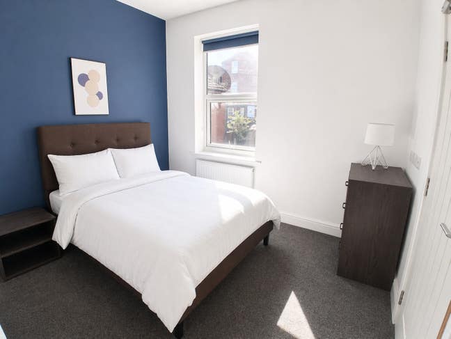 1 Double En Suite Room  + 1 Double Room Available! Main Photo