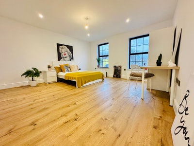 Spacious room in the heart of Shoreditch  Main Photo