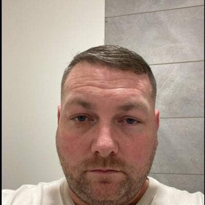 Professional Male seeks a double room Main Photo
