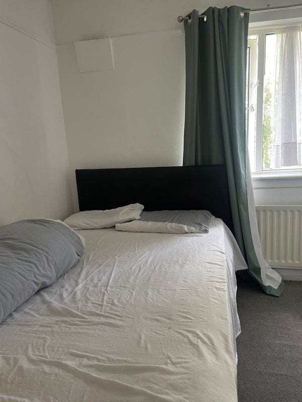 Double room in Oldbury  Main Photo