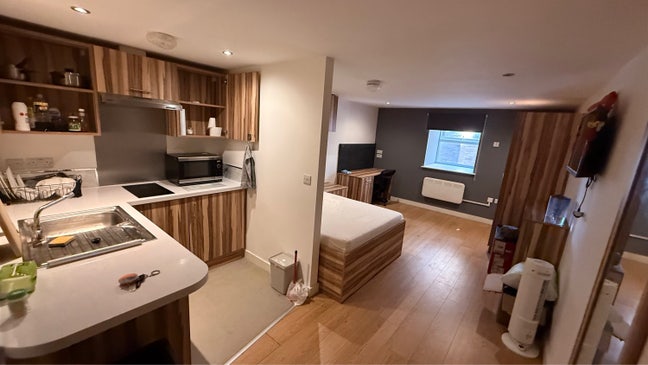 Studio in the center only 600 per month  Main Photo