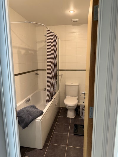  Chineham Ensuite Double &  Double. Main Photo