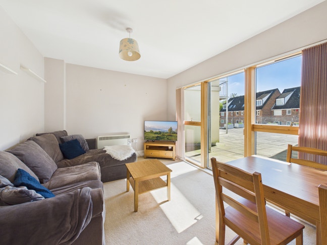 Well-Presented Riverside Apartment in NR3 Main Photo