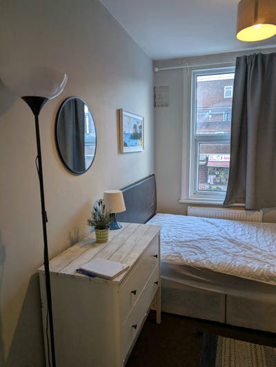 Beautiful Double-Bed Room in House💯  Main Photo