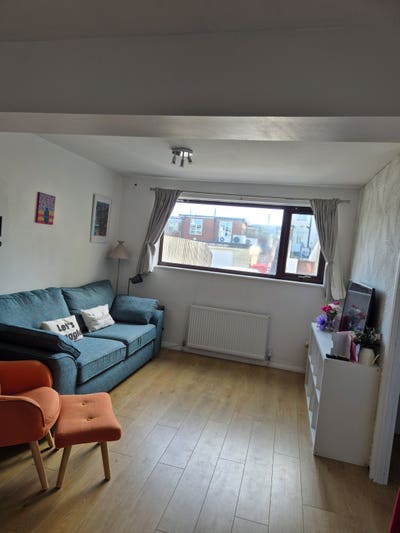  Lovely  Double  Room *Women Preferred*
 Main Photo