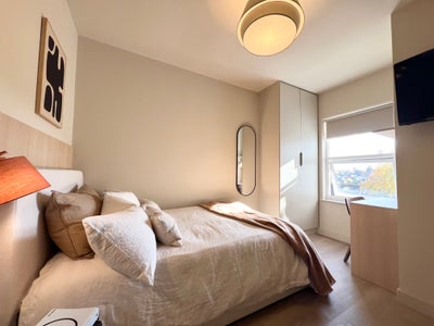 Luxury Ensuite | Private Fridge Freezer  Main Photo