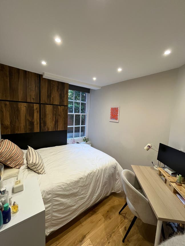 Double room available in newly renovated flat Main Photo