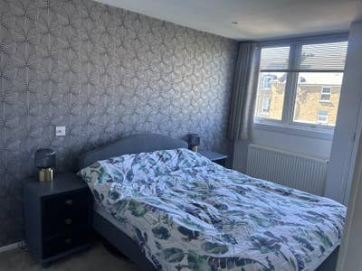 Double Bedroom in quiet house Main Photo