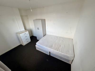 Double Room Available in Barnet EN4 *.* Main Photo