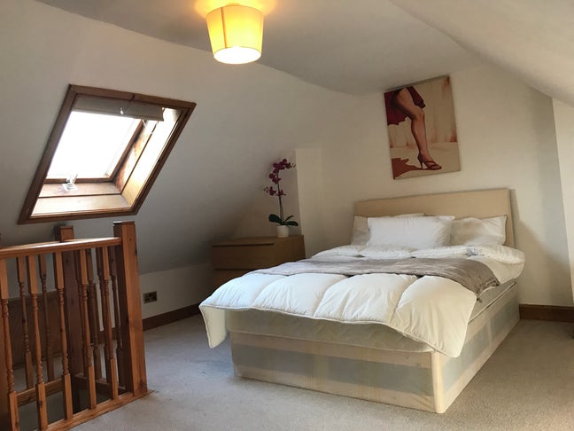 Large Double Room, Garden, Next to DLR Main Photo