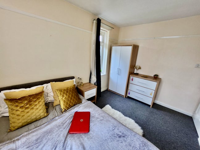 Double Room Available on Marl Pit Lane Main Photo