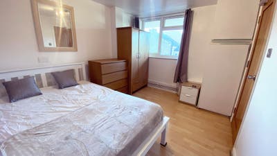 Large Double room in Roehampton zone 2 (5) Main Photo