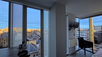 City Centre Sunlit Studio | Huge Windows Main Photo