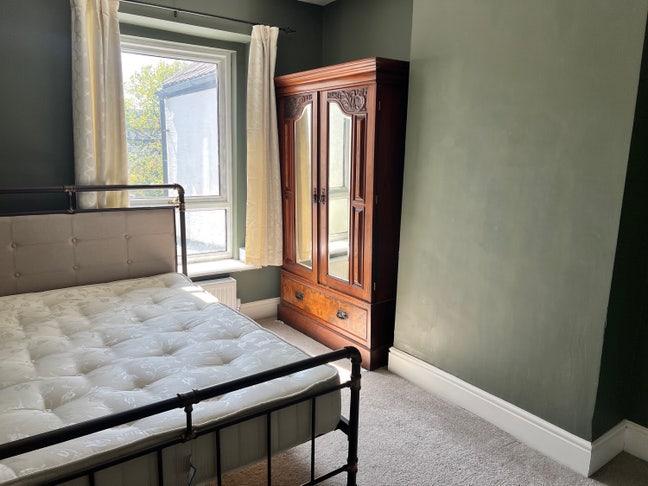 **Gorgeous double room in spacious modern house** Main Photo