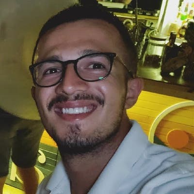 Professional Male seeks a single or double room Main Photo