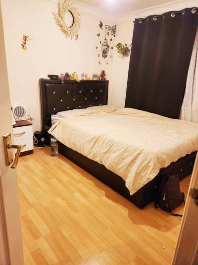 Double room available in RM6 4BT Main Photo