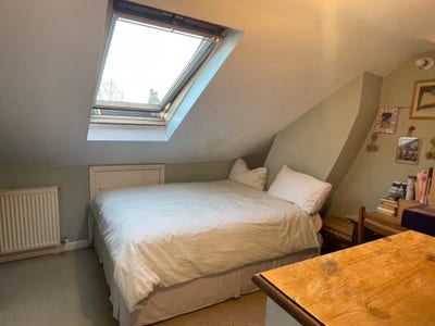 Double Room, en suite & study in Beautiful Home Main Photo