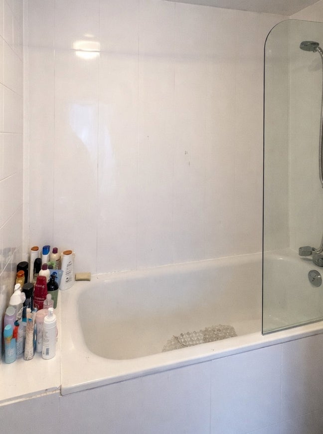 Double room in mile end flat share  Main Photo