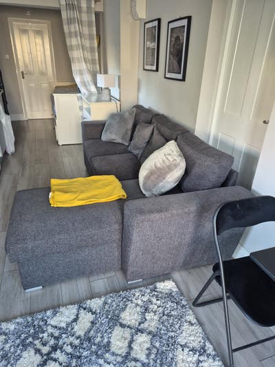 Studio Flat  Main Photo