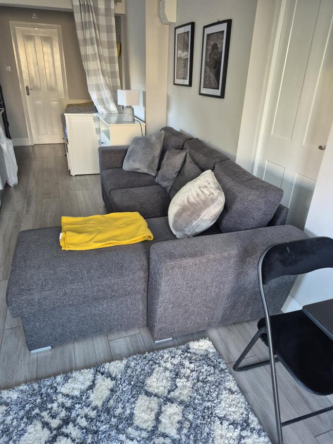 Studio Flat  Main Photo