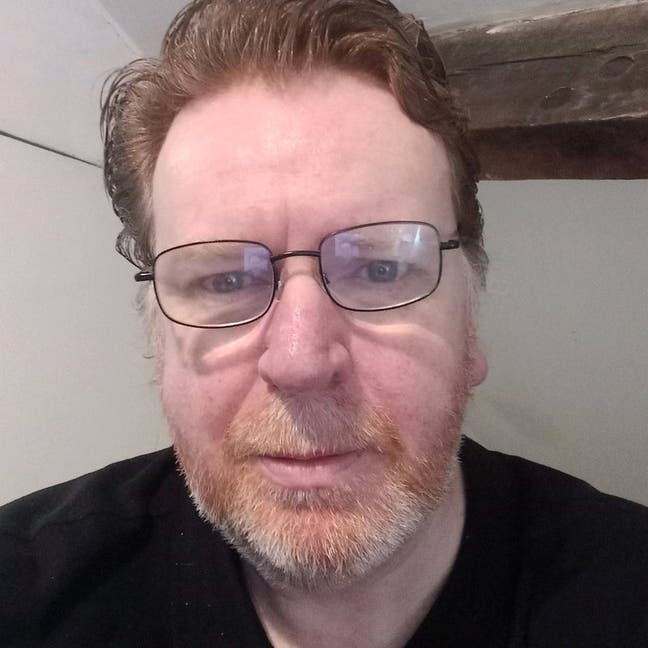 Professional Male seeks a single or double room Main Photo