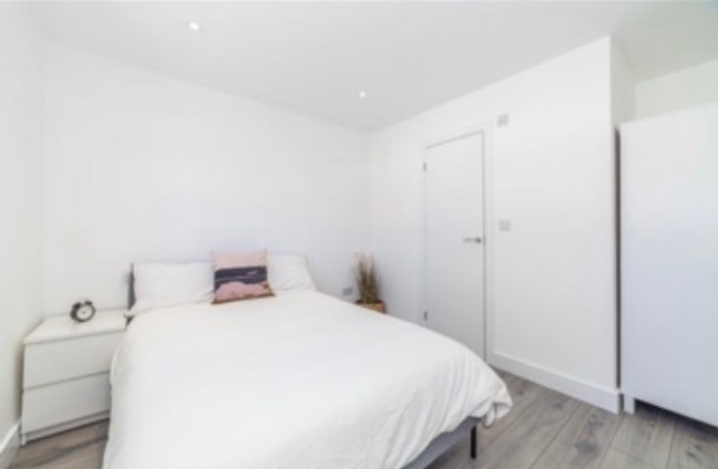 1 double bedroom with En-suite  Main Photo