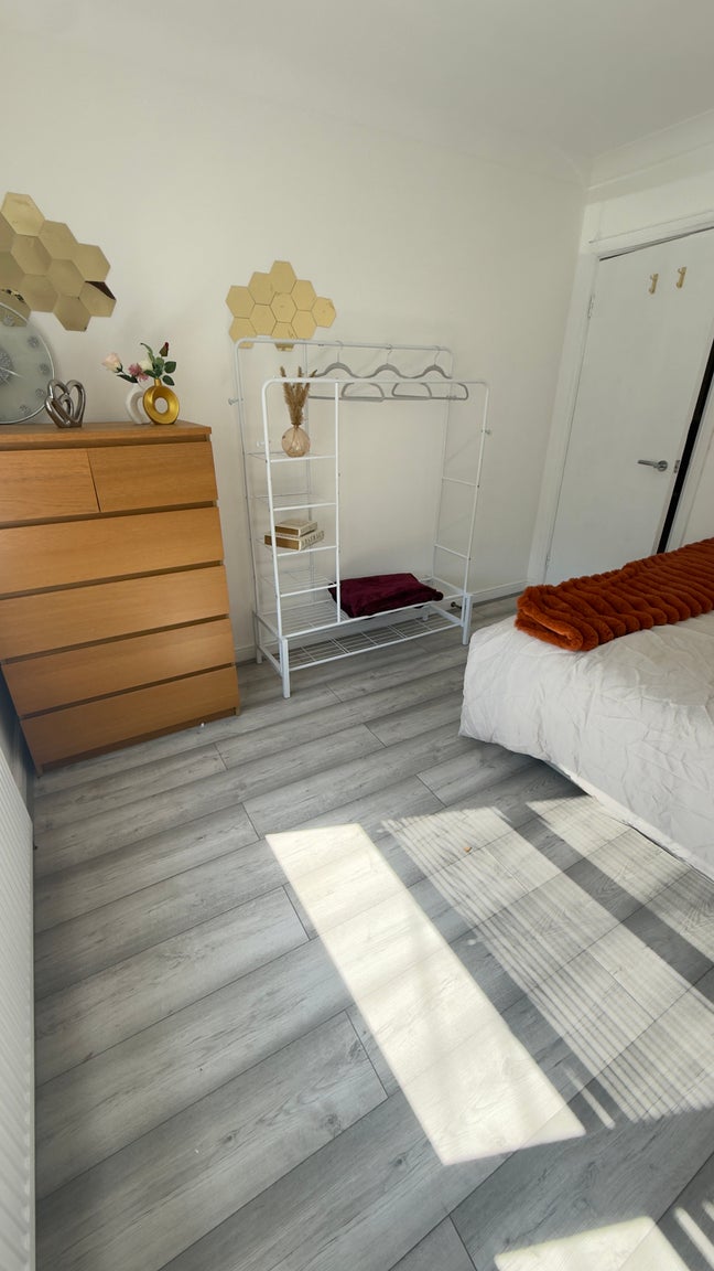 ✨ Bright, Clean Double Room – Calm & Well-Kept Hom Main Photo