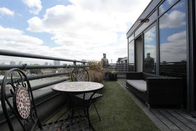 6 Minutes to Bank! Modern Flat+Rooftop Terrace  Main Photo