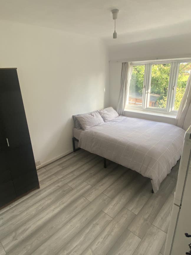 Bright double room in Dagenham Main Photo