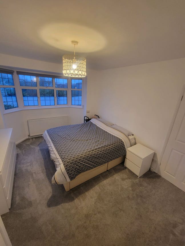 A lovely detached house with 2 rooms to rent. Main Photo